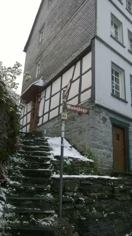 Haus Am Oberen Muehlenberg Mit Gartennutzung Monschau Bagian luar foto